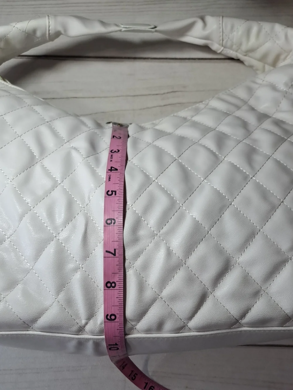 Quilted Look White Shoulder Bag - Stylish Everyday Carry